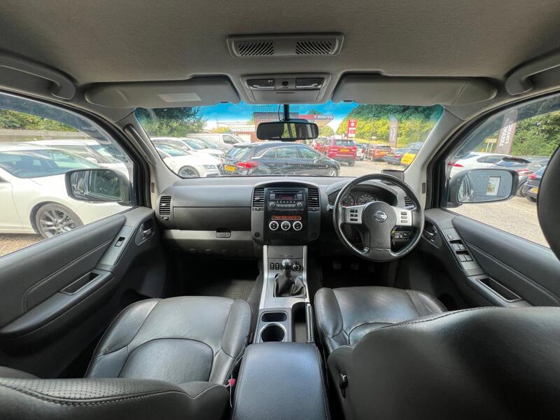 NISSAN NAVARA