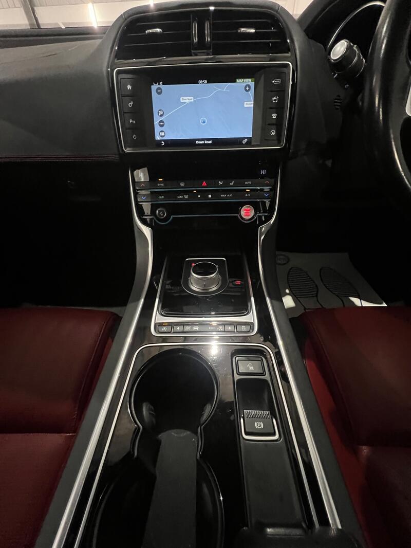 JAGUAR XE