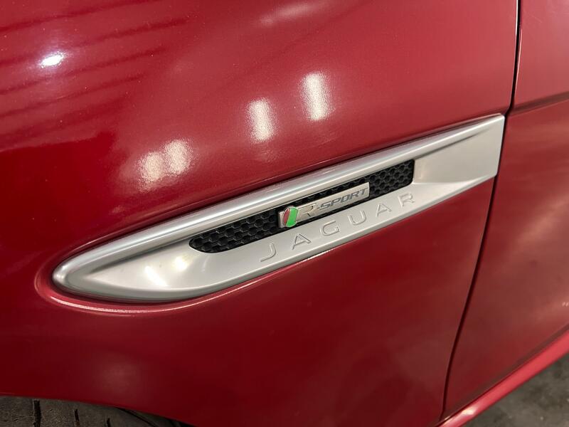 JAGUAR XE