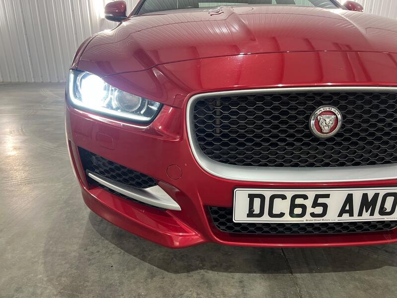 JAGUAR XE