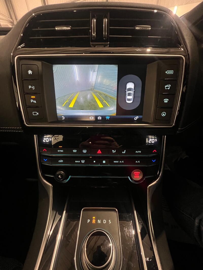 JAGUAR XE