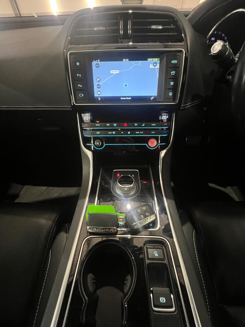 JAGUAR XE