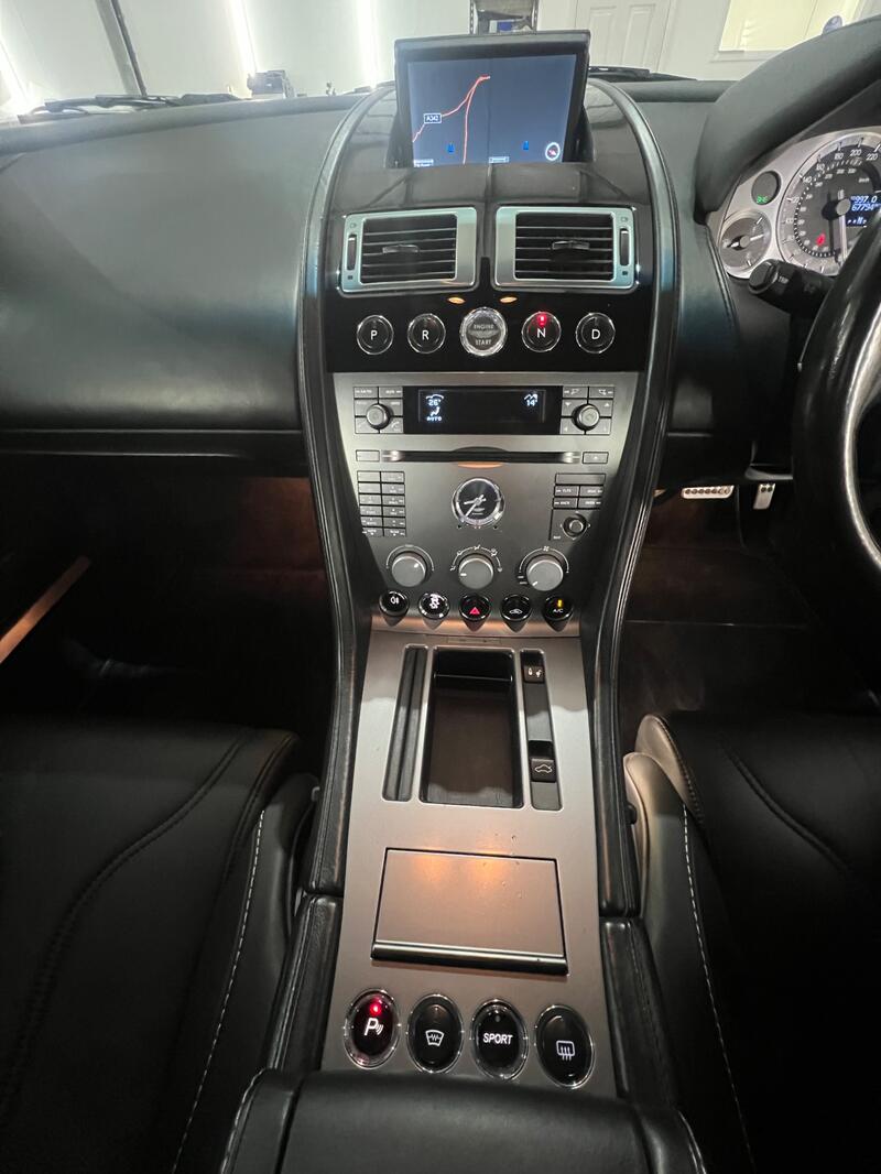 ASTON MARTIN DB9
