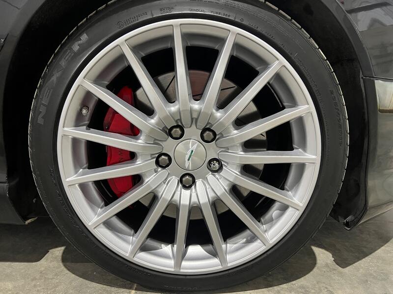 ASTON MARTIN DB9