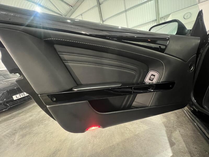 ASTON MARTIN DB9