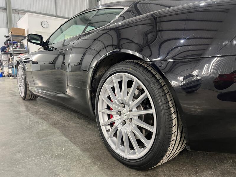 ASTON MARTIN DB9