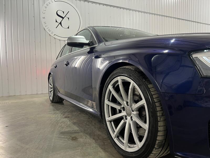 AUDI RS4
