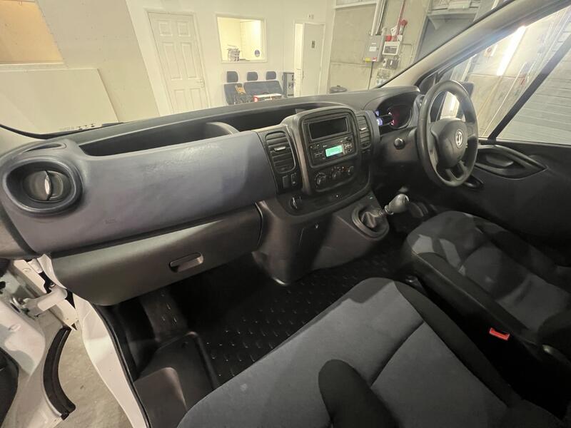 VAUXHALL VIVARO