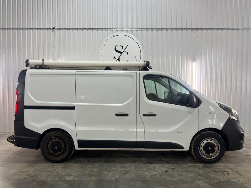 VAUXHALL VIVARO