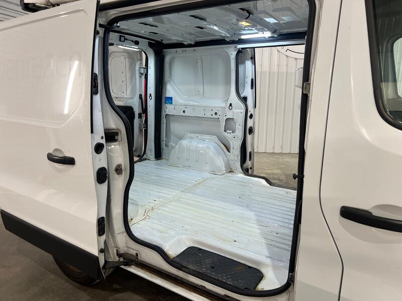 VAUXHALL VIVARO