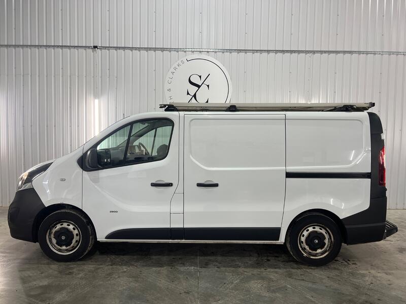 VAUXHALL VIVARO