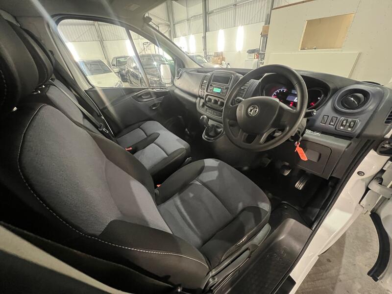 VAUXHALL VIVARO