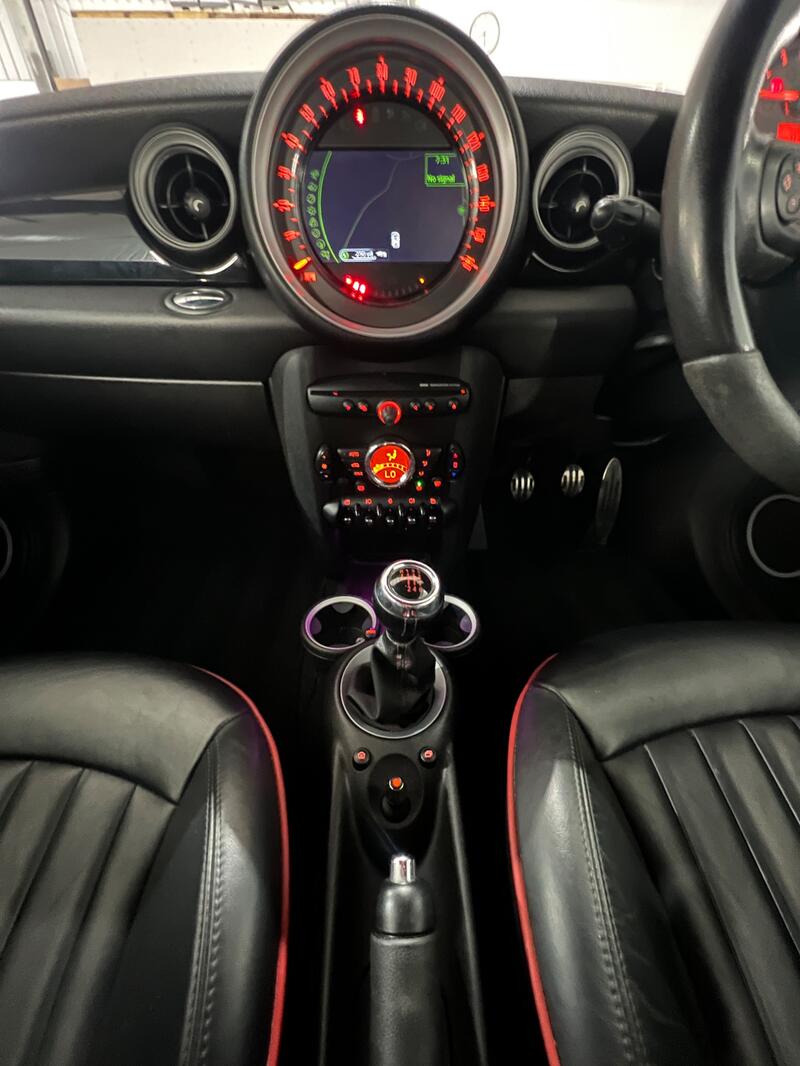 MINI HATCH