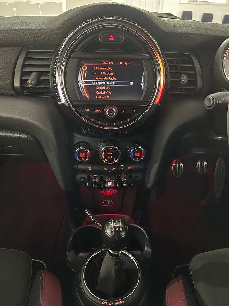 MINI HATCH